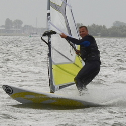 Marcel Bol - Hoofd Commissie Opleidingen en erelid (opleidingen@windsurfingberkendonk.nl)